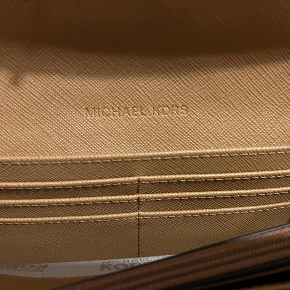 *SOLD* Michael Kors Wallet - Picture 5 of 5
